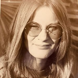 Meet your Posher, Caroline